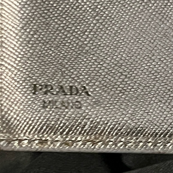 #4743. Prada Men's Safianno Leather Bifold Gunmetal Wallet - Picture 5 of 12